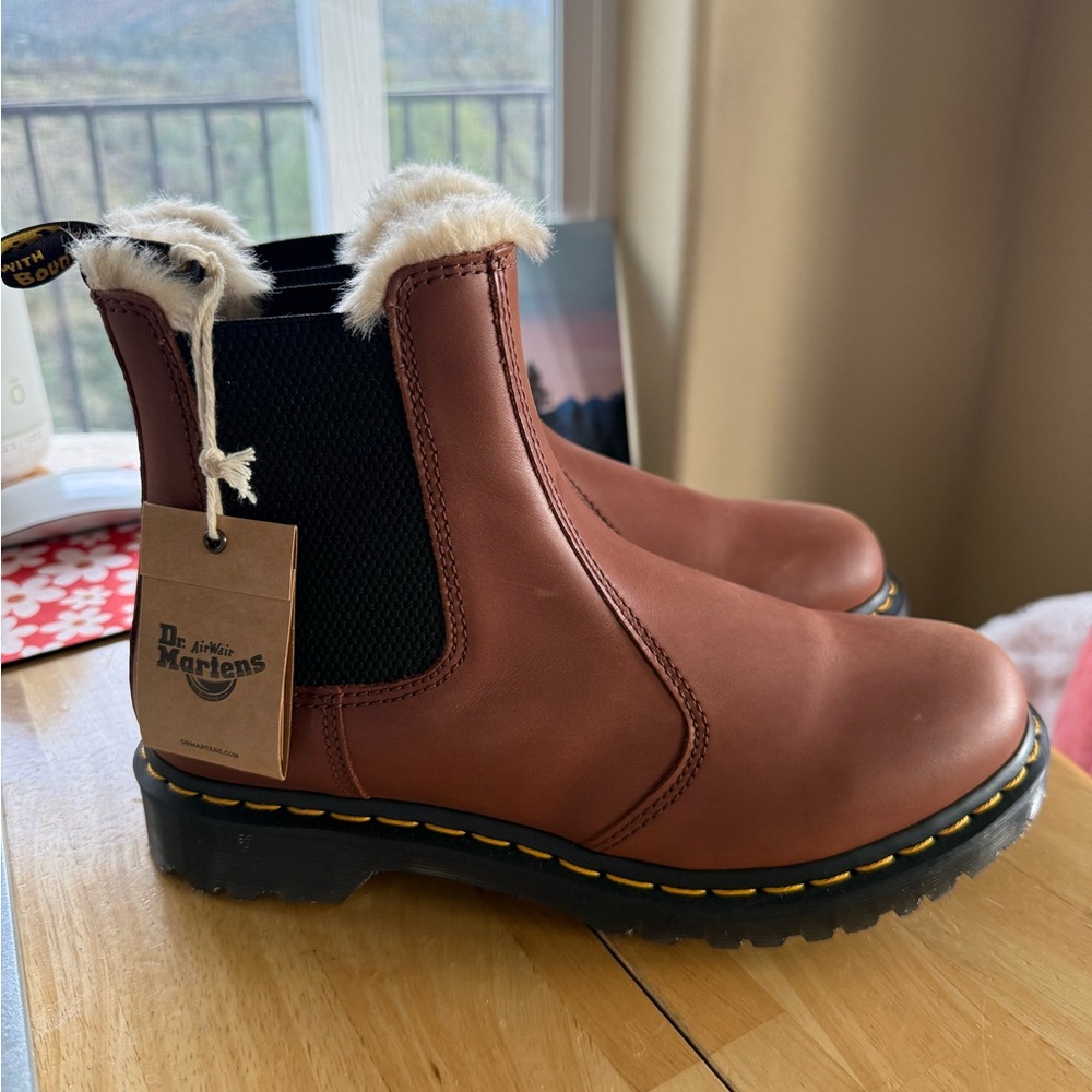 Dr. Martens Tan Leather Chelsea Boots with fleece lining (WSz9) NWT!